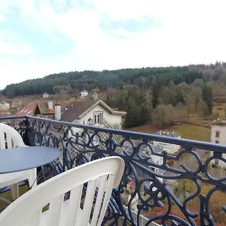 Les Glycines Apartment *